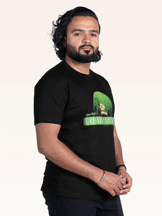 funny-graphic-tshirt-on-urban-traffic-road