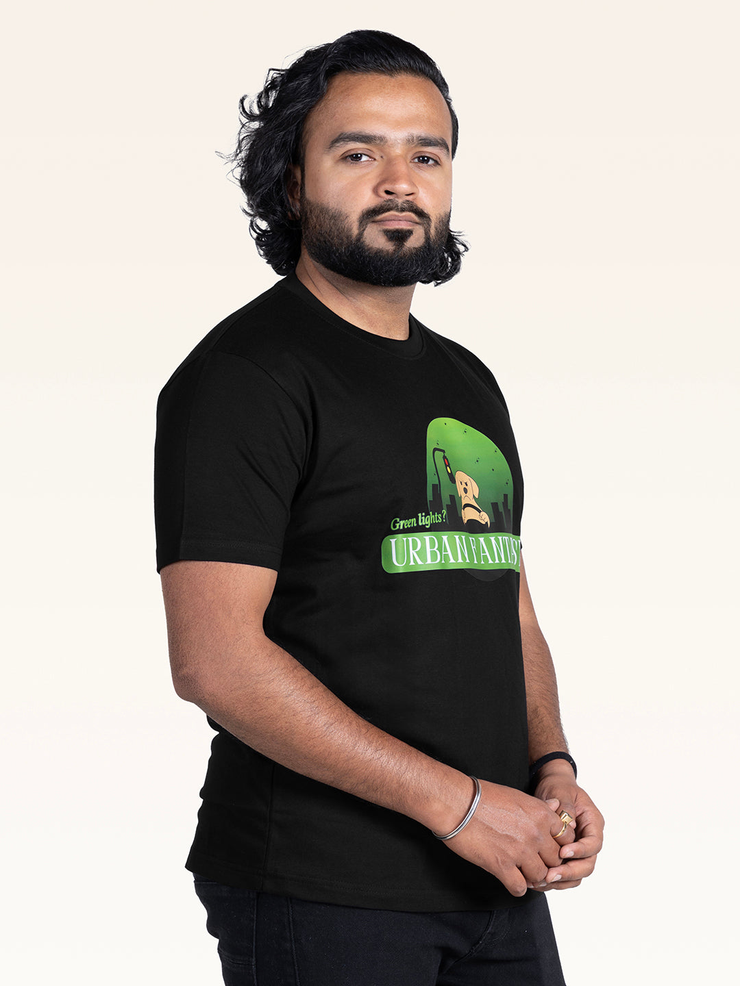 funny-graphic-tshirt-on-urban-traffic-road