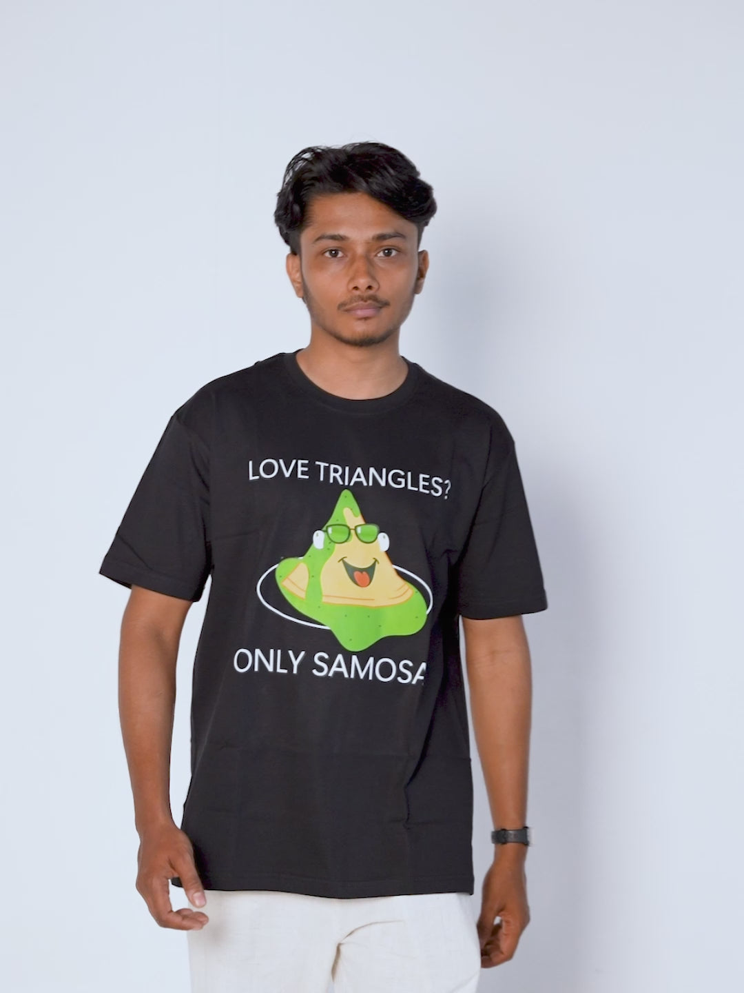 funny-graphic-tshirt-foodie-tshirt-samosa-black-tshirt-video